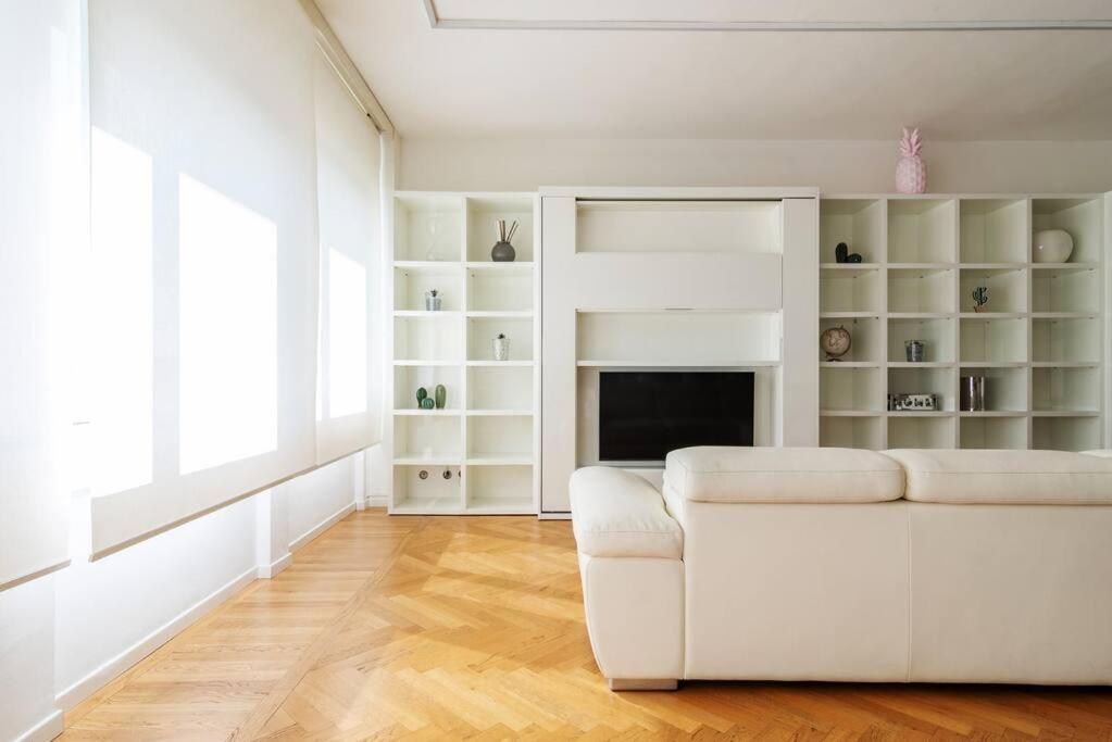Apartamento Bilocale Vista Sul Duomo Di Milano Exterior foto